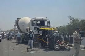  Road accident in Kalyan, Mumbai: 11 people killed in collision between dumper and van hindi news big news mumbai news khabargali 
