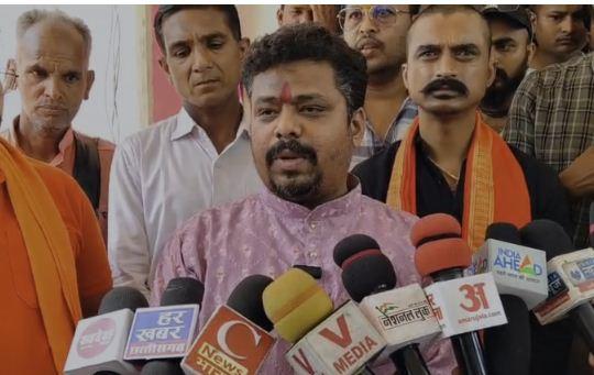  The head priest of Maa Matangi Divya Dham received a death threat on WhatsApp and sought police protection.hindi news big news khabargali  