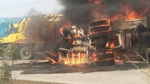 Three trucks collided and caught fire, resulting in the tragic death of two people. hindi news latest hindi news khabargali 