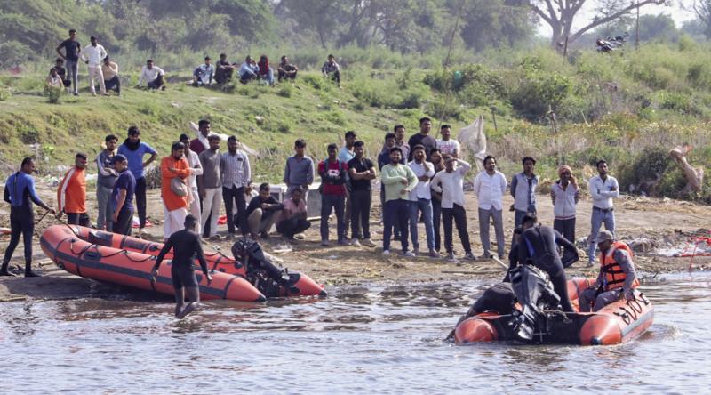 11 pilgrims dead so far in Vrindavan boat accident, 4 still missing hindi news big news mathura news khabargali 