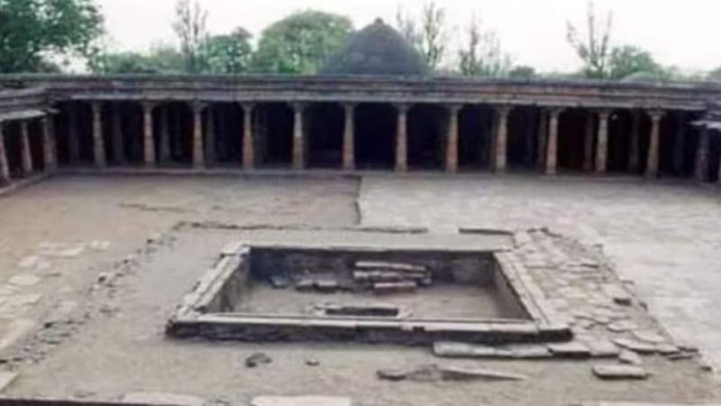 Indore High Court delivers historic verdict in Bhojshala case, recognizing it as a Hindu temple and granting Hindus the right to worship there hindi news latest khabargali 