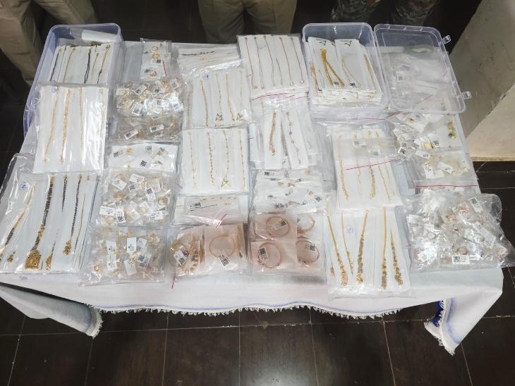 7.5 kg gold jewellery recovered from a secret chamber in a luxury car, three youths from Gujarat arrested hindi News latest News mahasamund news khabargali 