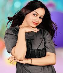 Police raid singer Aishwarya Pandit's house, find stolen goods RAipur chhattisgarh hindi news khabargali 