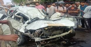 Car hits divider, overturns, 2 dead, 3 in critical condition hindi news big news  khabargali 