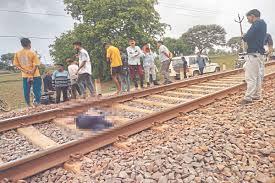  Couple commits suicide by jumping in front of train in Balod, bodies found in mutilated condition balod cg news hindi news khabargali 