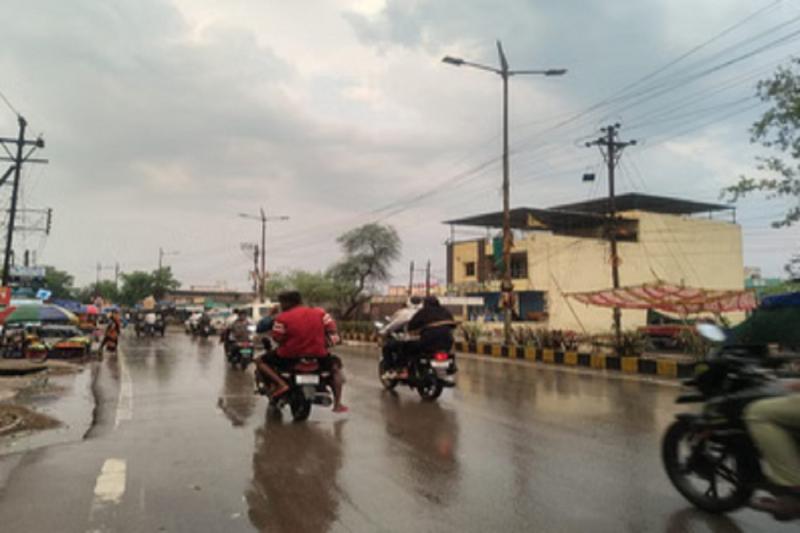  Rain and thunderstorms started in Raipur since morning, alert issued in 12 districts of the state. hindi news latest news khabargali 