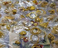 Action taken at the home of a female party worker close to a TMC leader; 3 kg of gold seized. kolkata hindi news chhattisgarh khabargali 