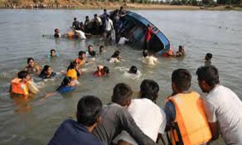  Boat capsizes in Godavari River; 2 women dead, 35 people on board. big news maharastra news khabargali 