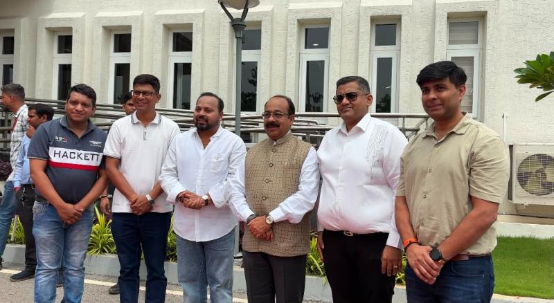 Deputy Chief Minister Arun Saw inaugurated the "Johar Jagannath" program by flagging off the wish chariot. The grand installation of Lord Jagannath and media interaction program concluded at A.T. Palace. Tilokchand Bardia Chairman, Nitin Bardia, Nikesh Bardia, Anopchand Tilokchand Jewellers Pvt. Ltd. A.T. Palace, Kotwali Chowk, Raipur Chhattisgarh, Khabargali