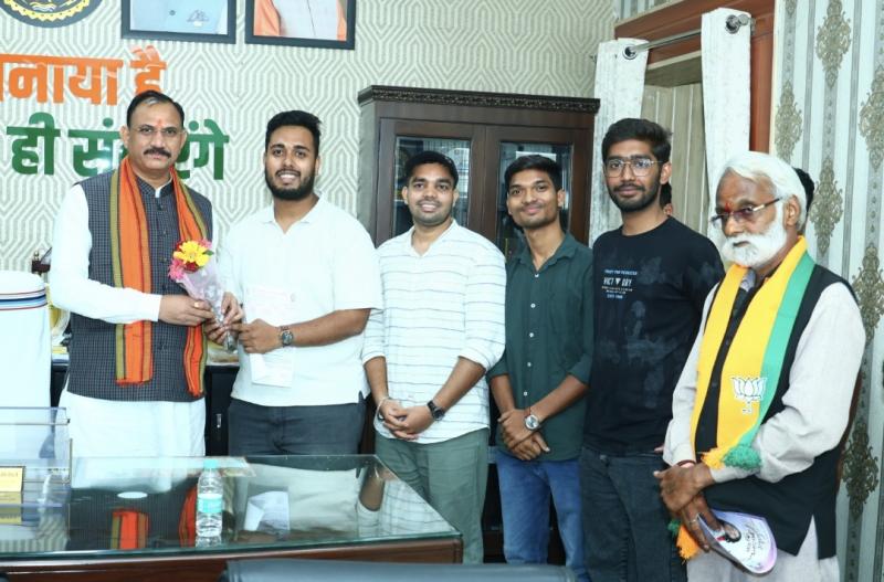 IMA-MSN Chhattisgarh held an important meeting with Health Minister Shyam Bihari Jaiswal, submitted suggestions for improving the UG medical admission process and bond policy, IMA MSN, Indian Medical Association Medical Students Network, Convener Shahdil Khusroo, Joint Secretary Devendra Nirala, Piyush Singh, Ravi Shankar Singh, Piyush Sahu, Pranjal Shukla and Shubham Sharma, Khabargali