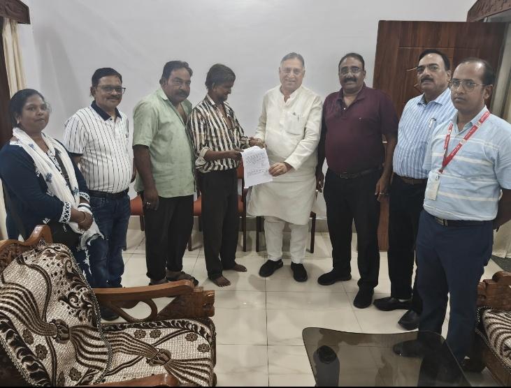 Kondagaon, Disabled Loan Scheme, Ganeshmal Parikh, Lokesh Kavadiya, Chhattisgarh Disabled Finance and Development Corporation, Self-employment, Grocery Shop, Social Welfare Department, Raipur, Chhattisgarh, Khabargali