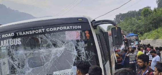 Two buses carrying pilgrims collided during the Amarnath Yatra; 18 passengers injured. hindi news latest news khabargali 