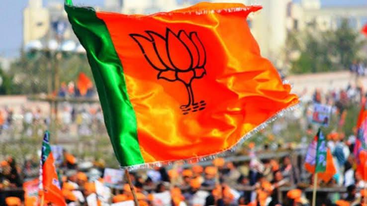 BJP District President's social media account hacked; demand made to send ₹50,000 via QR code. gariyaband hindi news latest news khabargali 