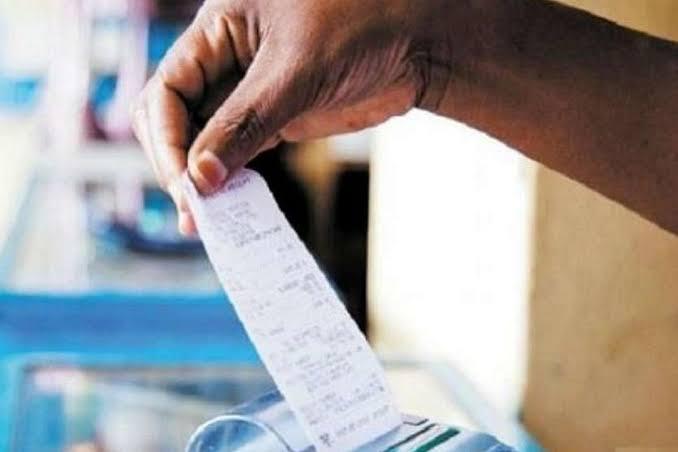 Official forgets decimal point in electricity bill; hands over a bill of ₹3 lakh instead of ₹3,000. raipur hindi news khabargali   