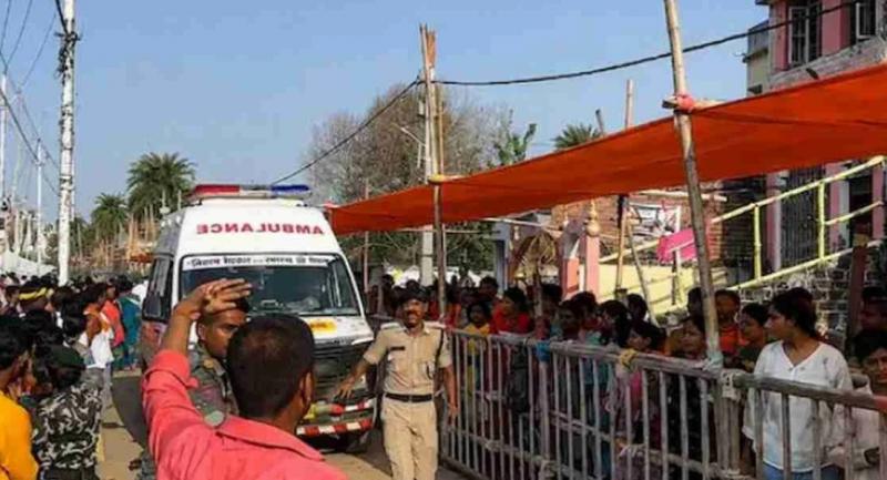 Major tragedy at Ashokdham Temple: 8 devotees killed and over 12 injured in a stampede. Latest news hindi news big News khabargali 