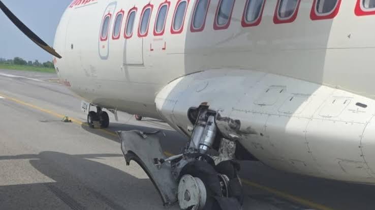  Flights at Bilasa Airport have been suspended for three days after a plane tyre burst, leaving passengers terrified. bilaspur hindi news khabargali 