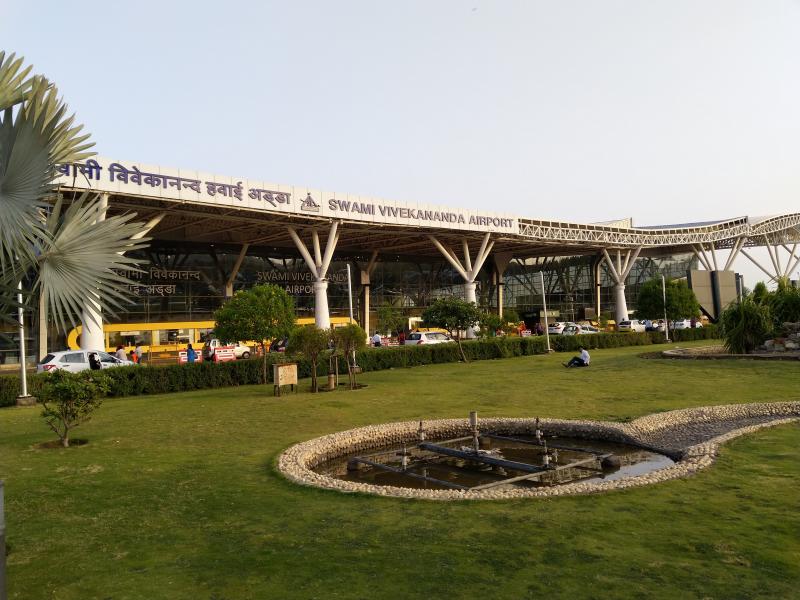 Panic at Raipur Airport; live AK-47 cartridge found in bag. Latest news hindi news khabargali 