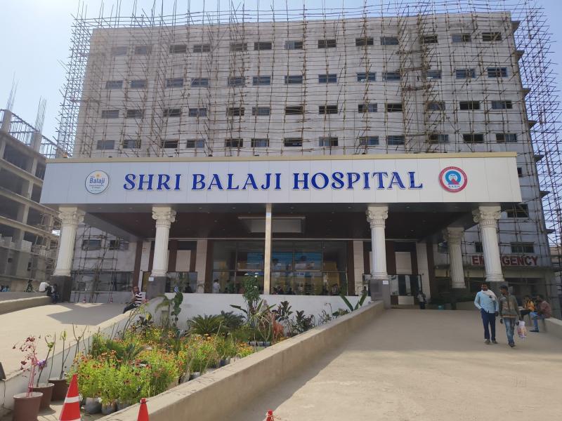 Constable who fell from Balaji Hospital building dies during treatment; was posted in Jashpur. Hindi news latest news khabargali 