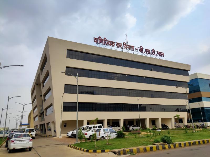 Major crackdown by the GST team in Bilaspur and Mungeli raids conducted on the premises of six businessmen, with over 115 bogus dealers under scrutiny. Latest news hindi news big News khabargali 