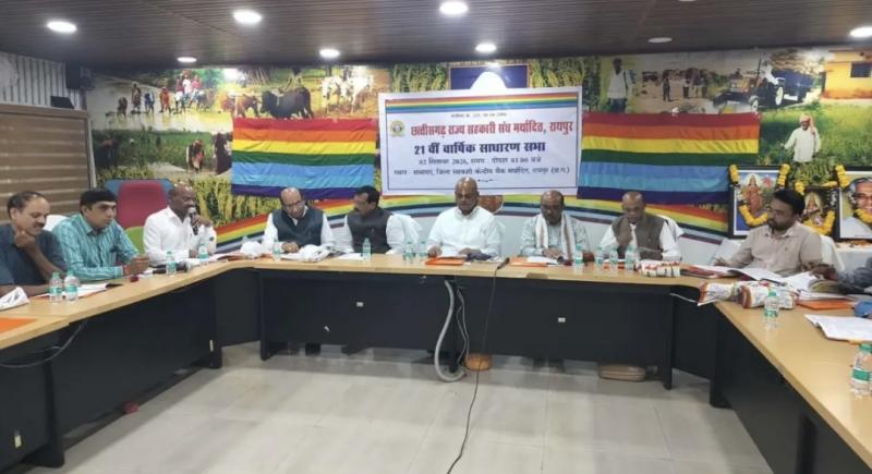 Cooperative Department, Digitization of Cooperative Institutions, Cooperative Recruitment State General Secretary Kaniram Sharma, Authorized Officer of State Union Saurabh Sharma, Authorized Officer of Apex Bank Kedarnath Gupta, Authorized Officer of Marketing Union Shashikant Dwivedi, Authorized Officer of Handloom Union Bhojram Devangan, Khabargali