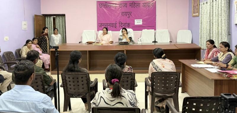 Chhattisgarh State Women Commission, Women Commission Raipur hearing, cases of women harassment, husband will provide maintenance, Raipur Women Commission public hearing, women complaint hearing, exploitation by giving false promise of marriage, property dispute complaint, women safety news, Chhattisgarh Women Commission news, Khabargali