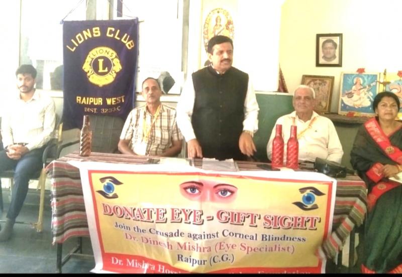 Eye donation, eye donation is a great donation, Dr. Dinesh Mishra, eye care, damage to eyes due to mobile, computer vision syndrome, glaucoma, cataract, 20 20 20 rules, National Eye Donation Fortnight, Saraswati Shishu Mandir Mathpuraina, Raipur, Chhattisgarh, Khabargali