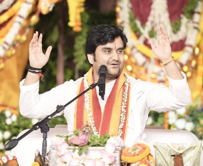 Indresh Maharaj discourse, Shrimad Bhagwat Katha Raipur, Raipur Bhagwat Katha, devotion and liberation, Indresh Ji Maharaj, Devendranagar Mandi Ground Katha, Chhattisgarh, Khabargali