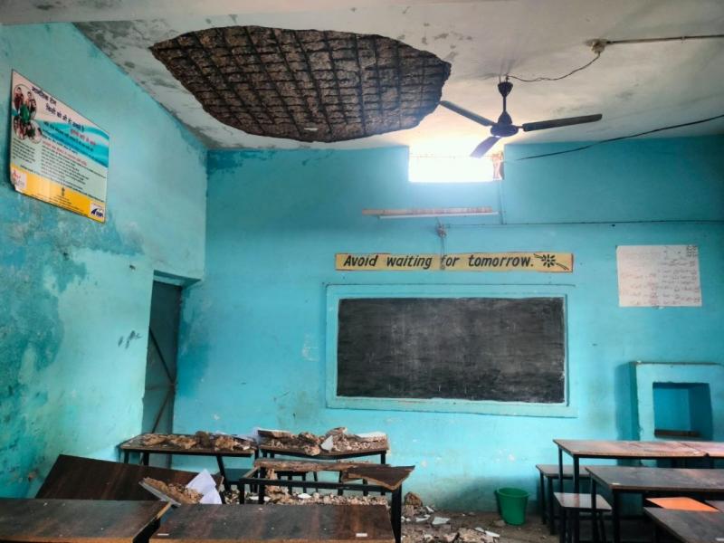  Major accident in Education Minister's home district: Government school roof plaster collapses, 3 students injured. hindi news chhattisgarh news khabargali 