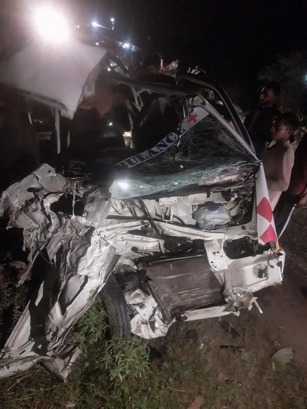 Truck and ambulance collide on Bemetara-Kawardha highway; 2 dead. bemetara hindi news latest news khabargali 