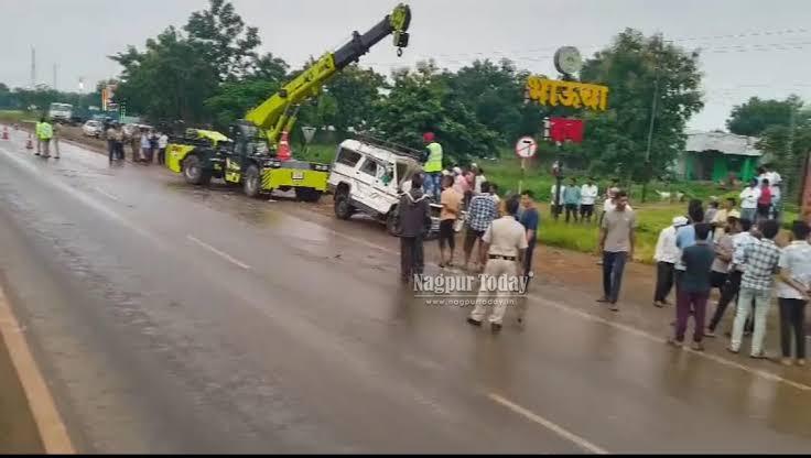 Horrific accident on the Nagpur-Raipur highway; 9 people from Chhattisgarh killed, including three young children. kawardha news hindi news khabargalu