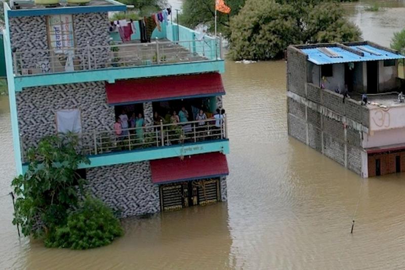 Floodwaters enter 17 villages in Raipur; over 600 people rescued. raipur chhattisgarh news khabargali 