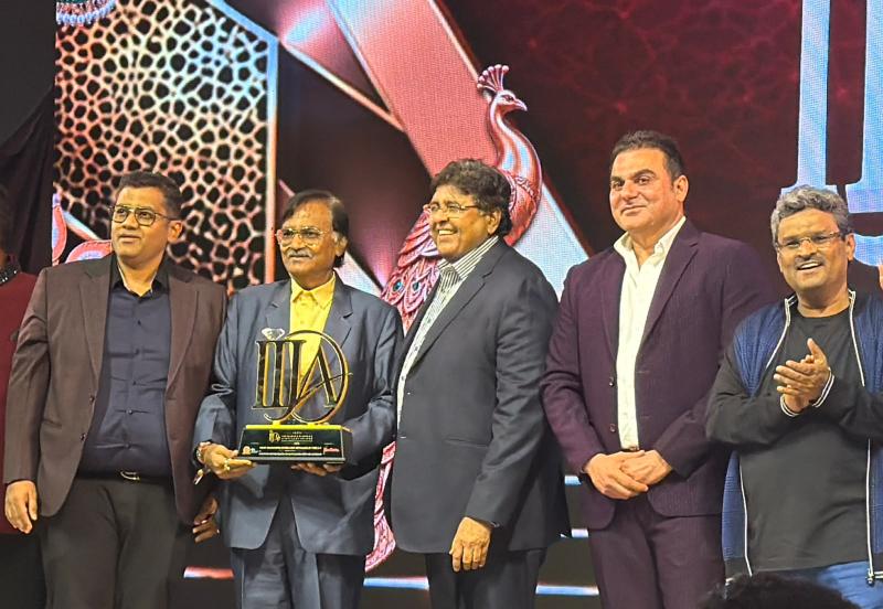 Anopchand Tilokchand Jewellers honoured with National Award, 'Most Emerging Jewellery Retailer', Tilokchand Bardia, Nitin Bardia, Sadar Bazar, Sarafa, Raipur, Chhattisgarh, Khabargali