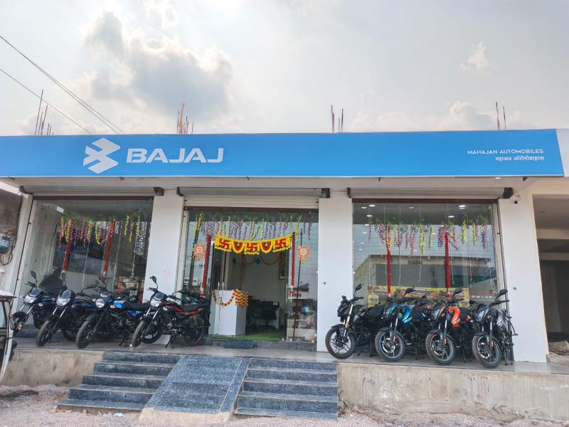 Raipur News, Mahajan Automobiles, Chhattisgarh, Bajaj Showroom Raipur, MP Brijmohan Agarwal, Raipur Rural Assembly MLA Motilal Sahu, Sejbahar, Area Sales Manager of Bajaj Auto Limited Amit Singh, Area Service Manager Vikas Thakur, Dealer Ujjwal Agarwal, Proprietor Yogesh Devangan, Khabargali
