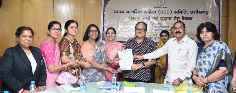  Women voice candid views on the UCC, demanding uniform laws regarding equal rights in ancestral property and maintenance. hindi news latest news khabargali 