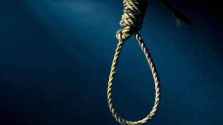 Watchman hangs himself in Collectorate premises; was distressed over a debt of Rs 20 lakh. raipur chhattisgarh hindi news khabargali 