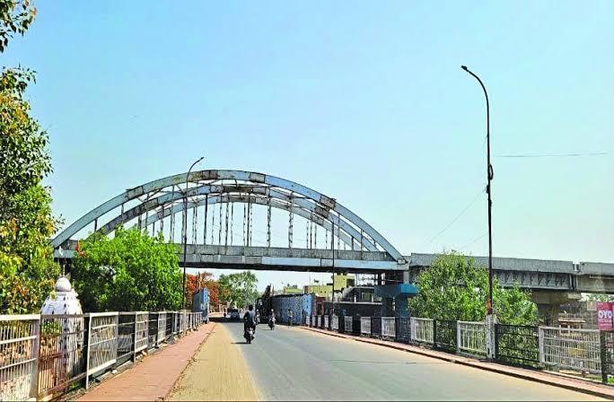 Young woman dies after falling from Bhilai Power House overbridge; police investigating.hindi news latest news khabargali 