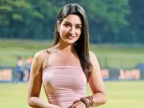 Anchor Shefali Bagga surrendered ₹1.50 crore to the ED; ₹30 lakh in cash had been found during raids on her residences in Delhi and Mumbai. raipur chhattisgarh hindi news khabargali 